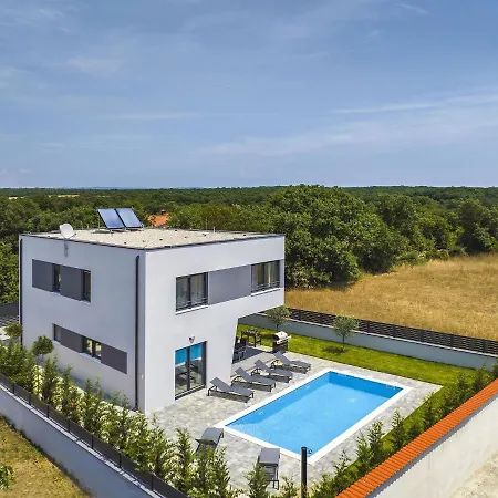 Villa In Croatia Near Scenic Coastline *
