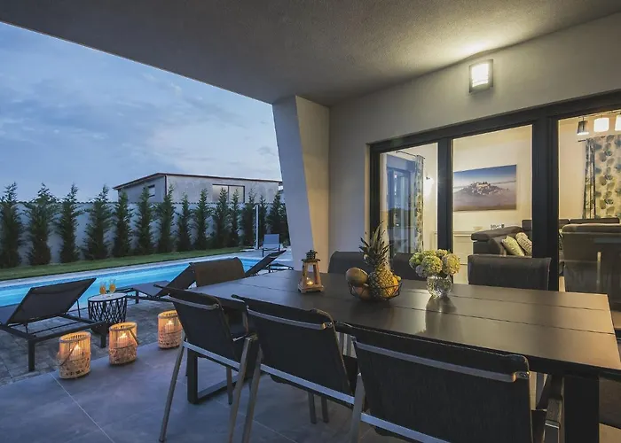 Vila In Croatia Near Scenic Coastline Pula