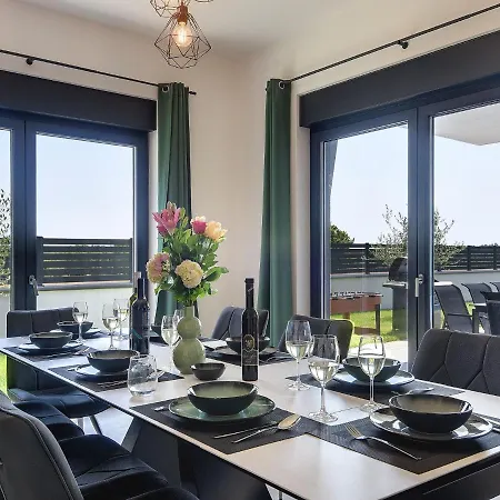 In Croatia Near Scenic Coastline 빌라 풀라