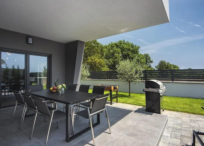 In Croatia Near Scenic Coastline Villa *