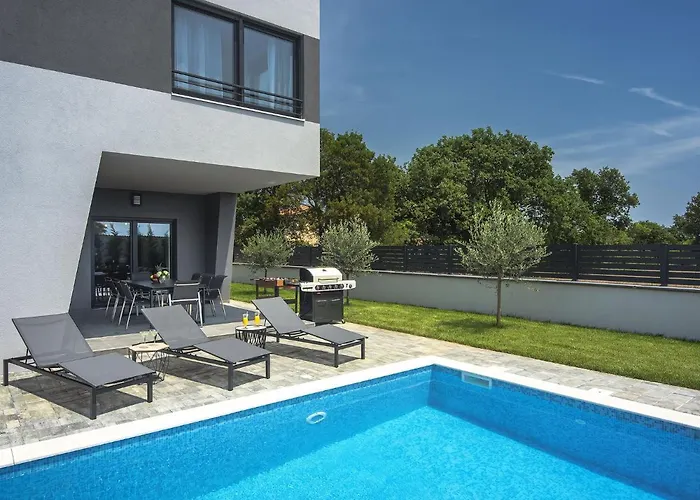 Villa In Croatia Near Scenic Coastline