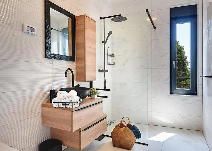 In Croatia Near Scenic Coastline Villa *