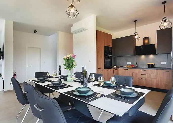 Villa In Croatia Near Scenic Coastline