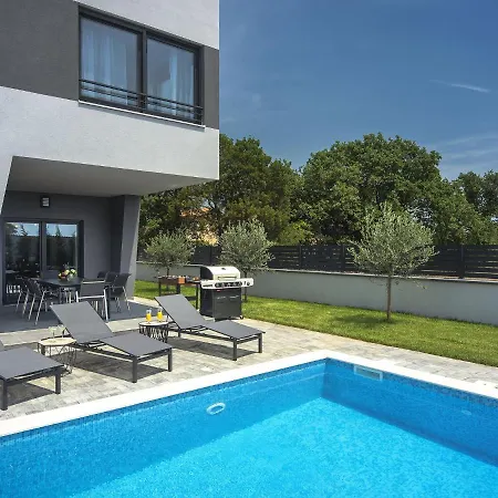 Villa In Croatia Near Scenic Coastline